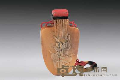 清 麋鹿骨雕荷花纹鼻烟壶 高6cm